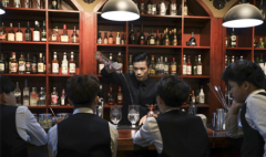 调酒师工资多少钱一个月?