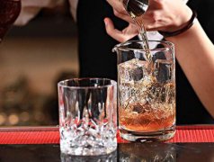 武汉调酒师培训学校讲讲调酒师和酒保的差别
